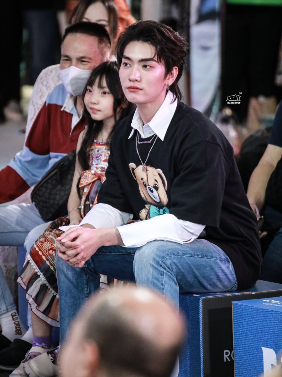 คนถ่ายกำลังเสียอาการอย่างแรง

#Bosschaikamon
#Bearbearyxboss