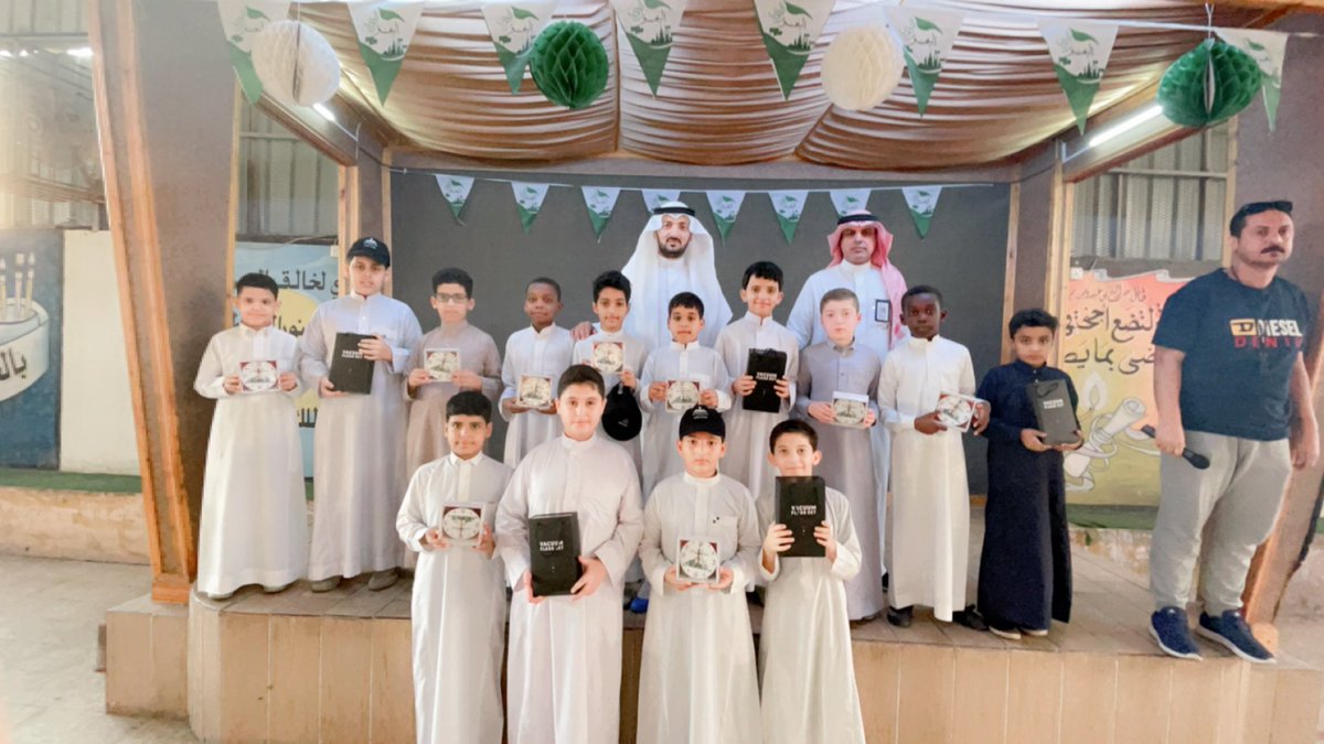 hateem60's tweet image. كرمت إدارة المدرسة الطلبة الفائزين في المسابقات والأنشطة .
#تعليم_جده