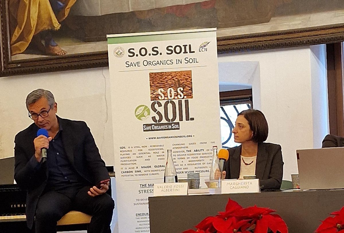 Interviene ora Margherita Caggiano (<a href="/margheritacag/">Margherita Caggiano</a>) di <a href="/re_soil/">Re Soil Foundation</a>. Qui il suo intervento in #diretta 👇
fb.watch/oKEpukx_Z7/

#dallaterraallaTerra #WorldSoilDay