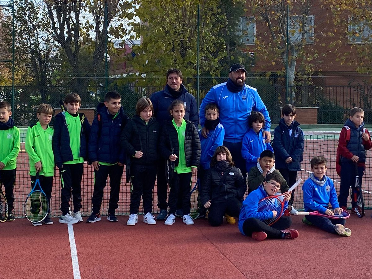 FIN DE SEMANA | Días repletos de ligas <a href="/fedetenismadrid/">Federación de Tenis de Madrid</a> 
Arrancó la segunda fase de la Liga Juvenil, donde pelearemos por ascensos y permanencias con nuestros cuatro equipos.
Además los peques de bola verde 🟢 y bola naranja 🟠 disputaron una nueva jornada de Fedetenis
🎾🎾