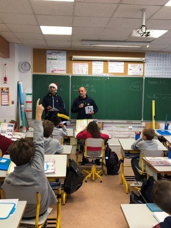 <a href="/GroupeLaPoste/">La Poste Groupe</a> <a href="/MulhouseAgglo/">Mulhouse Alsace Agglomération - m2A</a> @FabianJORDANm2A <a href="/DominiqueADR_LP/">ADRIAN Dominique</a> <a href="/Alsace/">Alsace</a> <a href="/mulhouse/">Ville de Mulhouse</a> #Berrwiller | Notre #facteur s'est adressé aux plus jeunes lutins 🧒👧 pour expliquer comment participer au + grand #SecretSanta de France 🎅 
Avec beaucoup d'enthousiasme et de questions, ils débordent d'idées ! 🎁
#Proximité #Noël