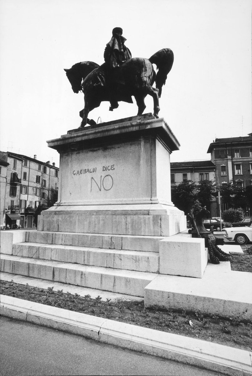 BiblHertz's tweet photo. #OTD in 1948 feminist photographer Paola Mattioli was born in Milan. In 1974 she documented the Italian referendum on divorce, capturing posters and graffiti with the word “No” scattered over Milan’s walls and monuments. #MiC #ItalianCouncil
🔗https://t.co/oGfHo7vANJ https://t.co/aIBNqM33n3