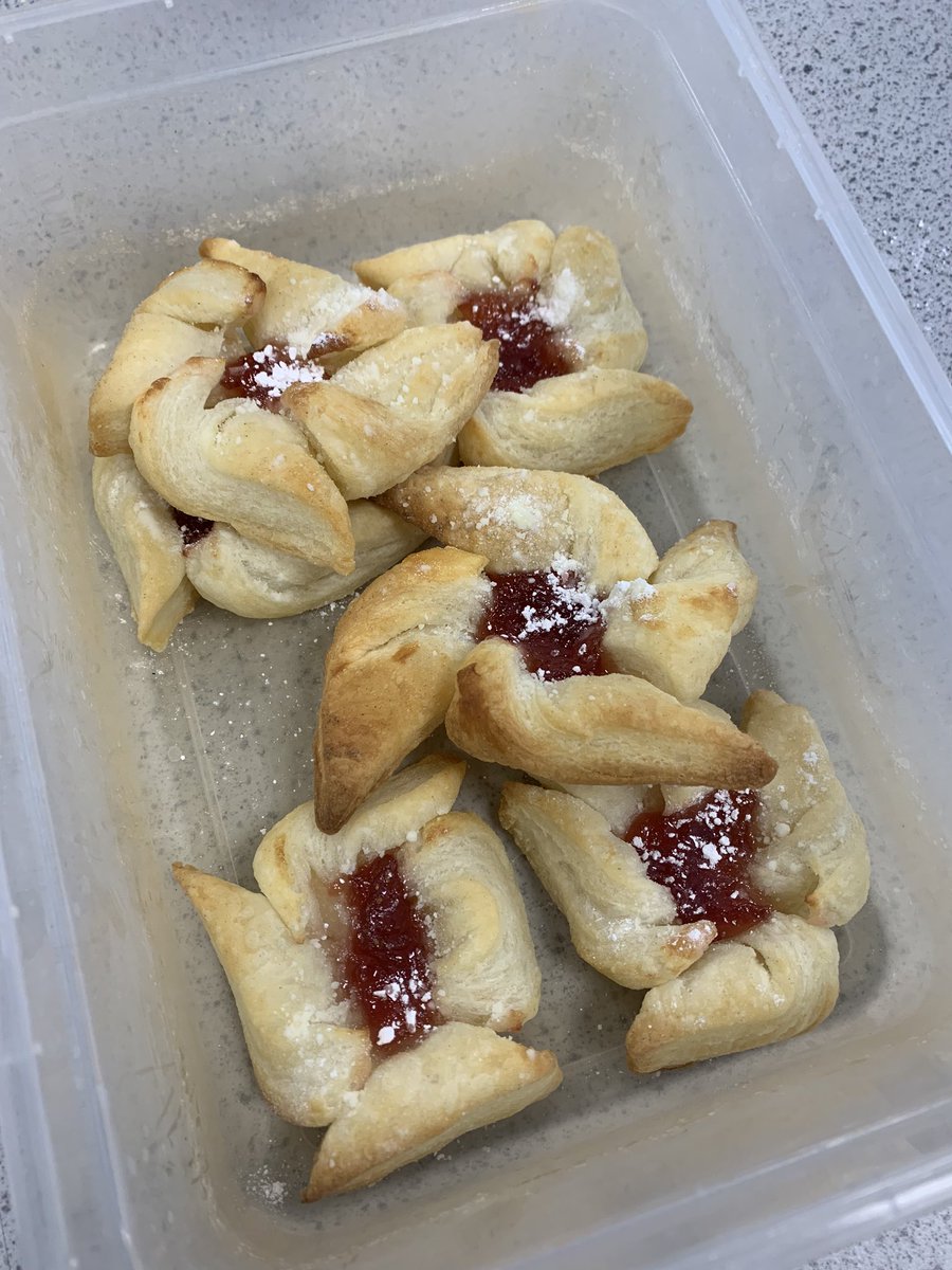 MrsLHarrop's tweet image. Joulutorttu (Finnish Christmas Tarts) with year 9 @Bedford_Academy this morning 🎄🎅🏼 it’s feeling festive up in Food 🎵 #thebaway #snowgood #starperformance #jamming