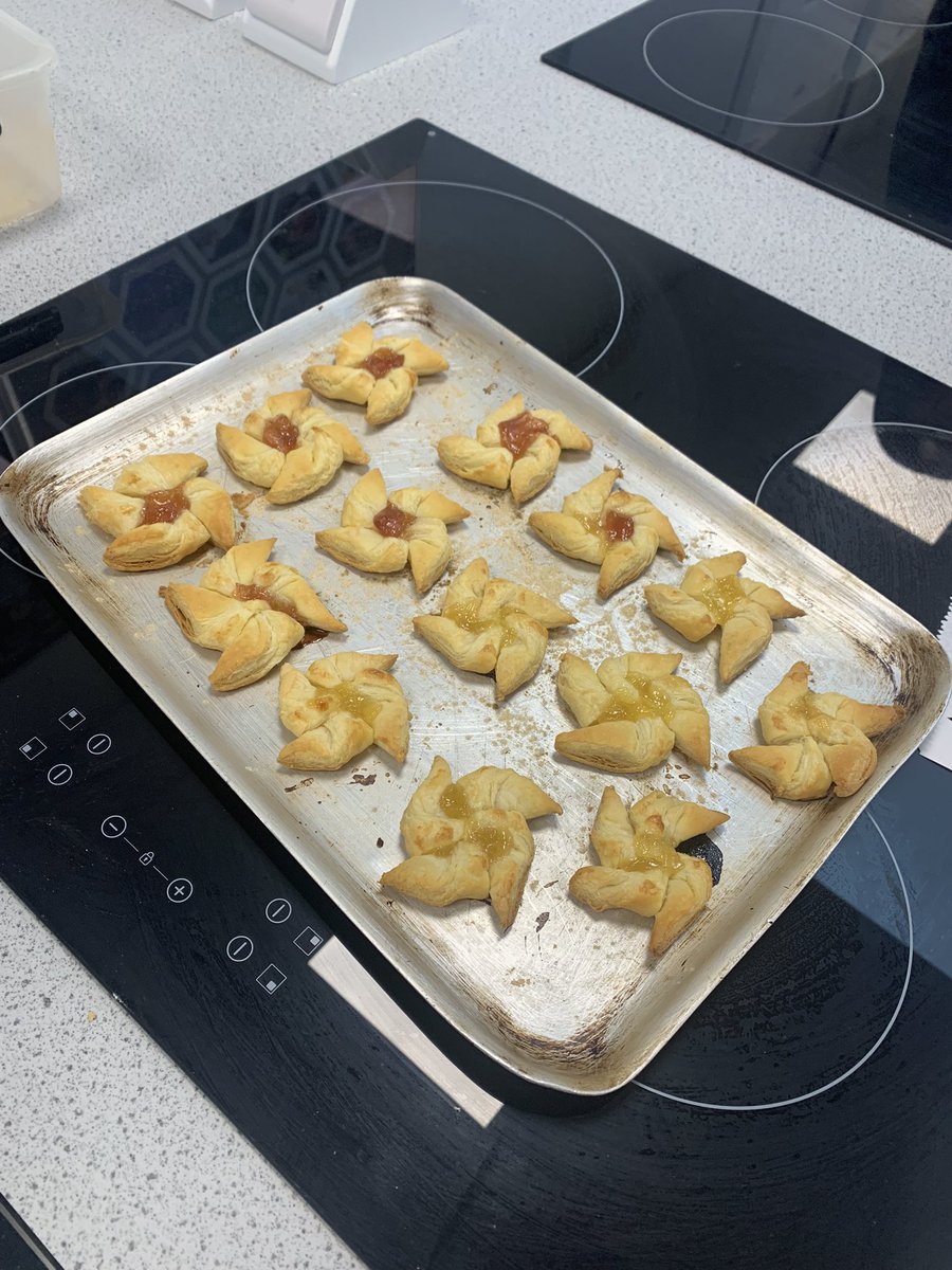 MrsLHarrop's tweet image. Joulutorttu (Finnish Christmas Tarts) with year 9 @Bedford_Academy this morning 🎄🎅🏼 it’s feeling festive up in Food 🎵 #thebaway #snowgood #starperformance #jamming