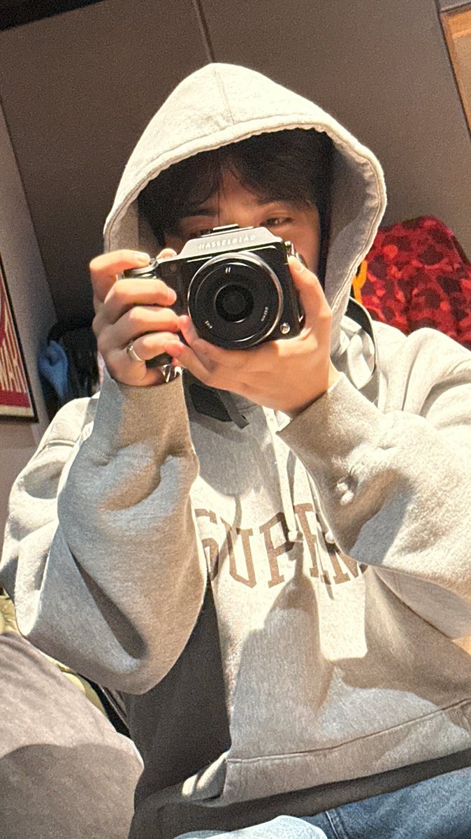 aboutscoups's tweet photo. 231205 #SCOUPS weverse post 🌟

🍒 i bought a camera again https://t.co/ARCac07jGZ