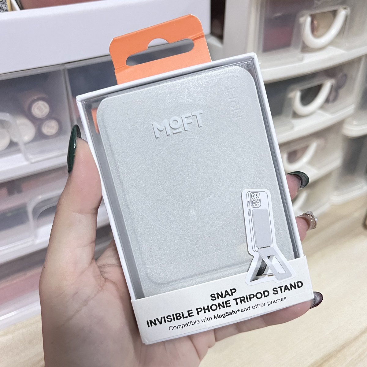 milddiary's tweet image. ใครกำลังหาตัวช่วยดีๆเวลาไปเที่ยว แบบไม่ต้องพกไม้เซลฟี่ให้หนัก มายด์แนะนำน้อง MOFT MOVAS™ ขาตั้งขาตั้งกล้องโทรศัพท์ที่สะดวกมาก ใช้ได้กับเคสที่มี magsafe จะแบบตั้งโต๊ะหรือเซลฟี่ก็ได้ ดีมาก สะดวกแบบสุดๆไปเลย สายเจ้าแม่คอนเทนท์แบบเราไม่ควรพลาด! 💖🥰✨ #ใช้ดีบอกต่อ #moft