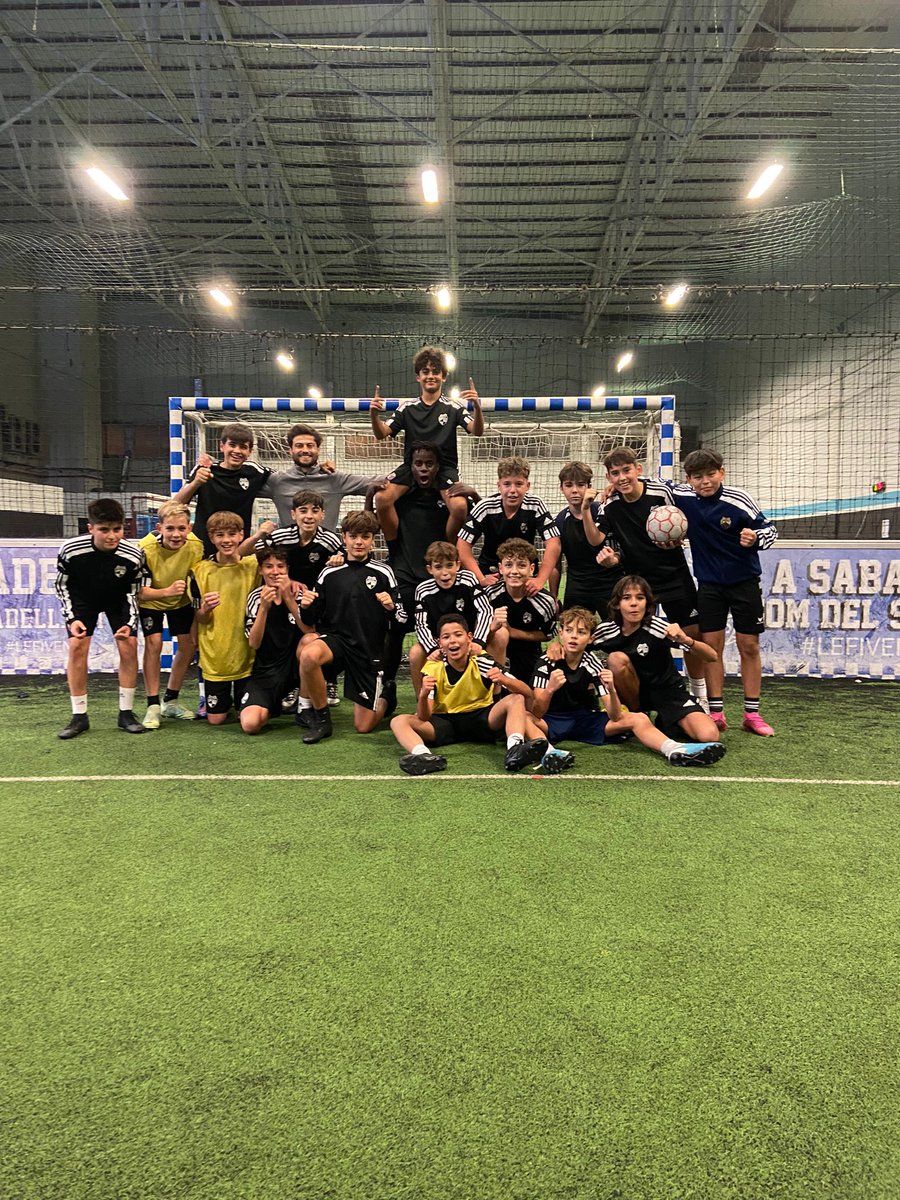 CEMercantil's tweet photo. 🔴🔵 INFANTIL "E"
🔵🔴
Ahir sessió d'entrenament especial i divertida al lefive Sabadell !
#CEMInfE https://t.co/6Gf4MaZlPB