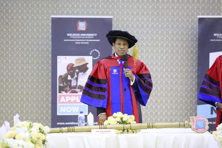 Peeayforever's tweet image. B R E A K I N G    N E W S 📢📢📢 

Pastor Chris Conferred with University Chancellor and Head of Government/Chairman of Institution by Weldios University. 🥳🥳🎉🎊

#dec7 #PeeayForever #Jesusfreak #PastorChris #Cephzone1 #Loveworldtwitter #Trending