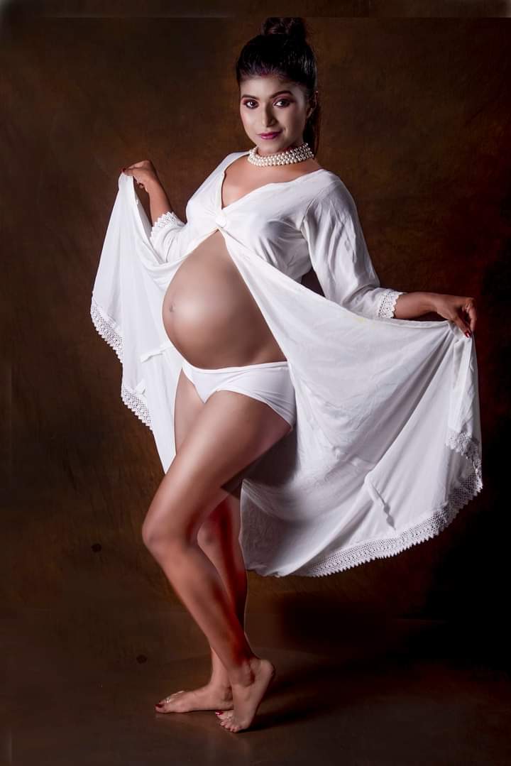 Bebo24960665761's tweet photo. #Model 🤰🏻🤰🏻@Bebo8929451217 @Bebo24960665761
#Behind_The_Lens 📷📸 #Runa_Banerjee
#Edit_by #Runa_Banerjee
#Mua 💄💄 #Sharmila_Banerjee
#Dress_designer 👘👘👙 #Avijit_mukherjee
#CreativeMaternity_Shoot 🌻🤰🏻
#Paidwork
#motherhood #pregnancy #pregnantmodel #babybump #BabyBoy 💙 https://t.co/5fDfyjPbzW