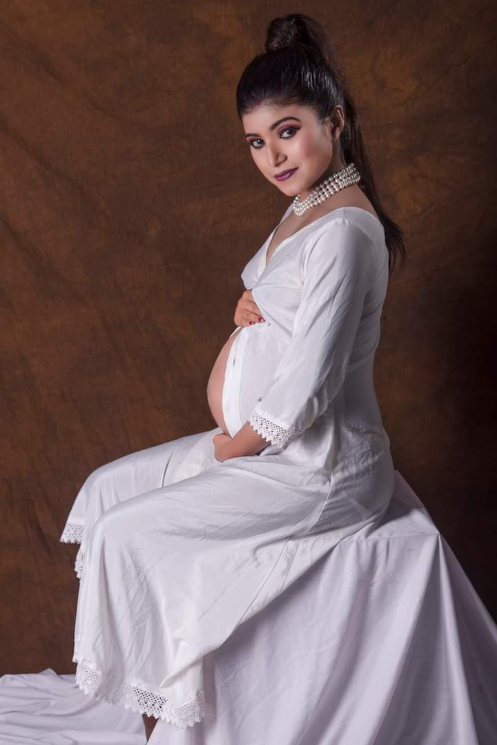 Bebo24960665761's tweet photo. #Model 🤰🏻🤰🏻@Bebo8929451217 @Bebo24960665761
#Behind_The_Lens 📷📸 #Runa_Banerjee
#Edit_by #Runa_Banerjee
#Mua 💄💄 #Sharmila_Banerjee
#Dress_designer 👘👘👙 #Avijit_mukherjee
#CreativeMaternity_Shoot 🌻🤰🏻
#Paidwork
#motherhood #pregnancy #pregnantmodel #babybump #BabyBoy 💙 https://t.co/5fDfyjPbzW