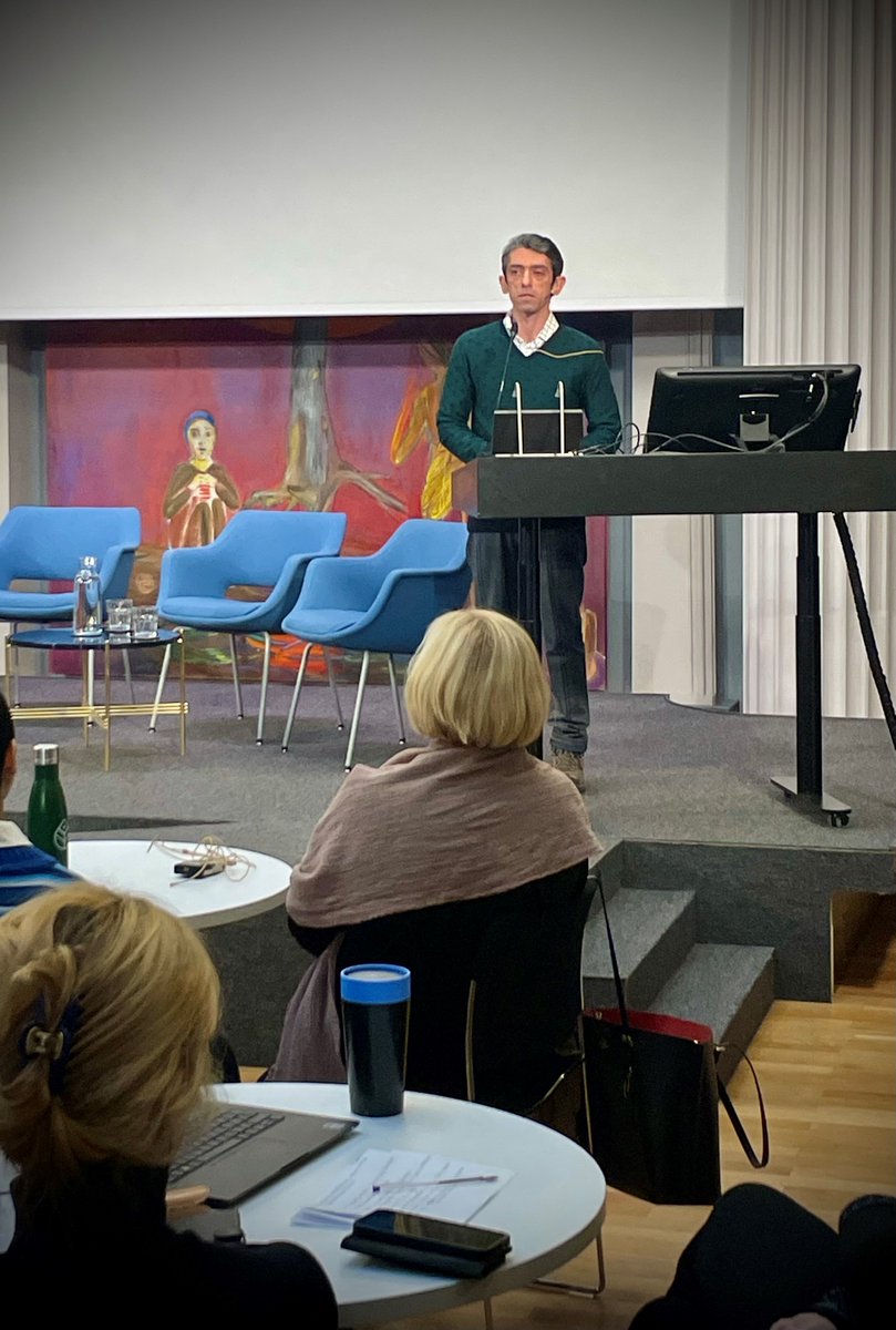 Hamidreza Mohammadi giving an insight in Nobel Peace Prize winner Narges Mohammadi's experiences in prison. Follow the event online here: med.uio.no/helsam/english…