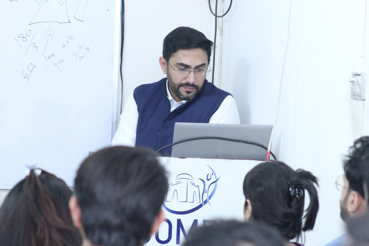 CssComex's tweet photo. Mr. Jahanzaib Memon (IRS)
Delivering a lecture on General Ability
.
‼️ Exclusive Session for CSS’24 ‼️
Duration 30 days : Monday to Friday @ 6:00pm
Essay Classes by Sir. Irshad Ali Sodhar (PAS)
English (P&amp;C) by Ayesha Dars (IRS)
Registration Open | 0333 7421341
#English #essay https://t.co/JWqZiqoQHy