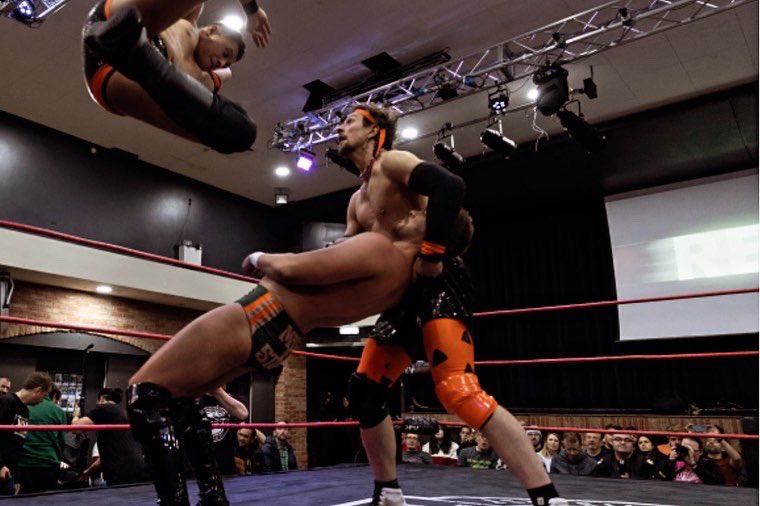 ChuckMambo's tweet image. #SUNSHINEMACHINERULES🌞🤖🤘

Tied up the B Block in the Great British Tag League BABY!

Gonna end this TUMULTUOUS year at @RevProUK on a HIGH!!!

📸 @britwrespics