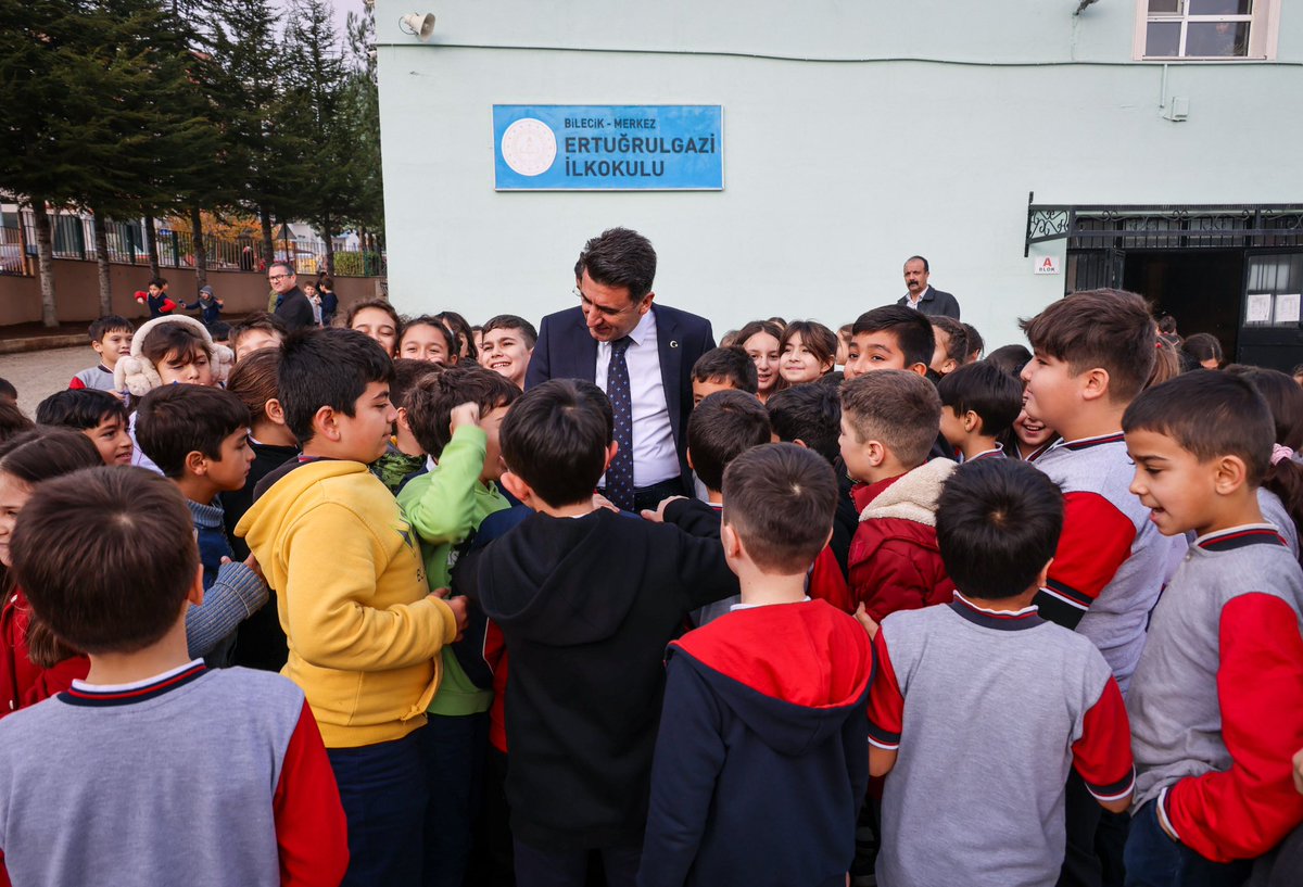 sefikaygol's tweet photo. Dünyanın en güzel müziği, en muhteşem sesi. 

Okul bahçelerindeki çocuk sesi💕 https://t.co/Em9KrBFGut