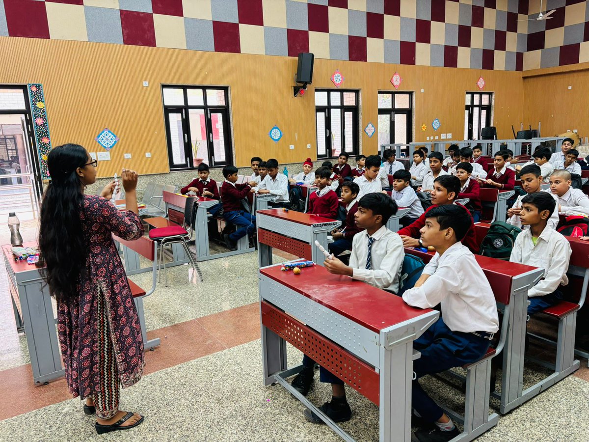 dk132016's tweet photo. @VidyanjaliDelhi, @durccwa, @SCERT2021,@DIETRNDELHI
#Teaching Tie&Die cloth panting
#GBSSS NO. 1 KHYALA 1514003
HoS- S. S. SANTOSH KUMAR
VOl- Anjali
Class - 7-8th
stud.-72
Month- November
UD 07070111303
V.I.- Balram Meena
CRCC- Ritu Bansal
DURCC-Sneha Trivedi
Zone-14
Dist-west A https://t.co/QIkYIRDpEh