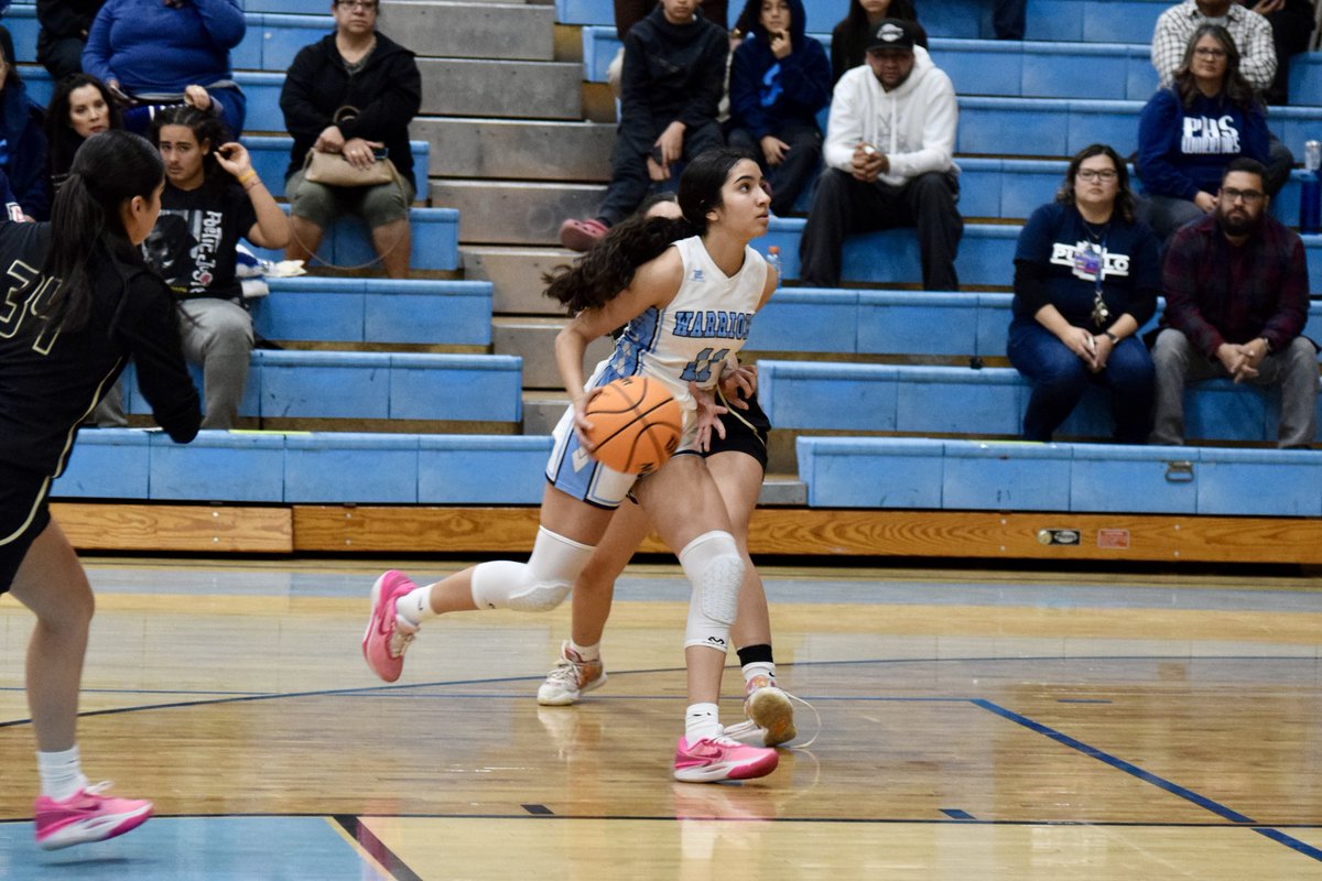 PuebloGirlsBB's tweet photo. Pueblo handles visiting Douglas 78-43! #SiSePuede 🏀 https://t.co/XuJDZmRXPG