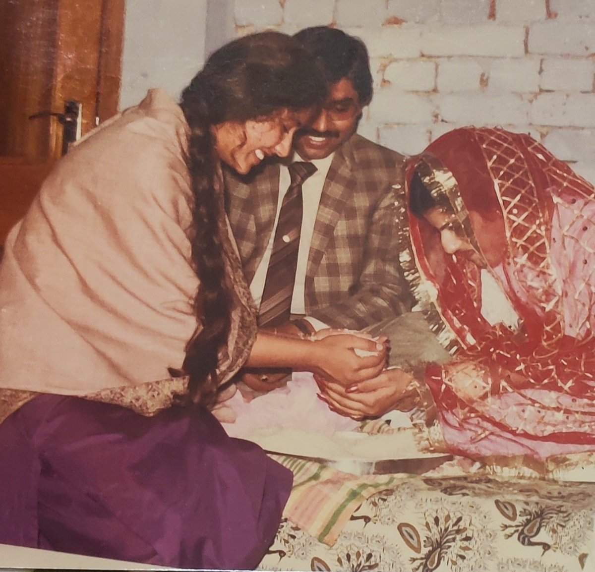 Found such a sweet memory today:) Putting two handfuls of rice in my bhabhi's hands..thereby wishing abundance nd prosperity to each other:)..I still remember the words.. बुक भर के दे 😃 nd we all laughed 😁
#MemoriesToCherish