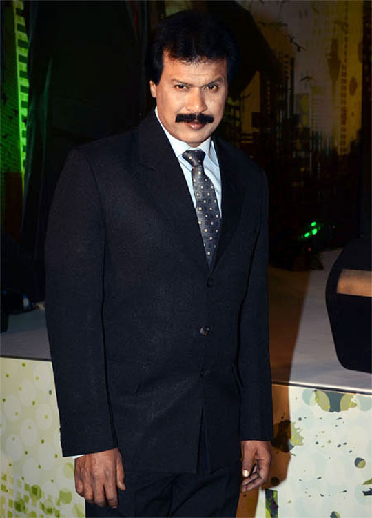 TheNewIndian_in's tweet photo. FLASH: Shocking news as actor Dinesh Phadnis, known for his role as Fredricks in the iconic crime investigation show CID, passes away. 

 Dinesh had been in the ICU, fighting for his life after sustaining liver damage. 

#fredricks #CID #DineshPhadnis