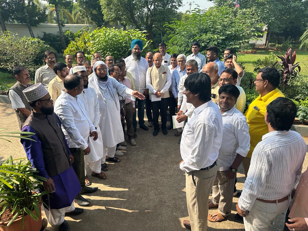 singhnandlal's tweet photo. @bjd_aapravasi team felicitated Shri V. K. Pandian Ji , 5T Chairman &amp; #NaveenOdisha head.  We ensured that everyone will give their best in the ongoing development all over #Odisha under the leadership of Honorable CM @Naveen_Odisha Sir &amp; Shri V. K. Pandian Sir!

@bjd_odisha https://t.co/7EGPz5Ylrr