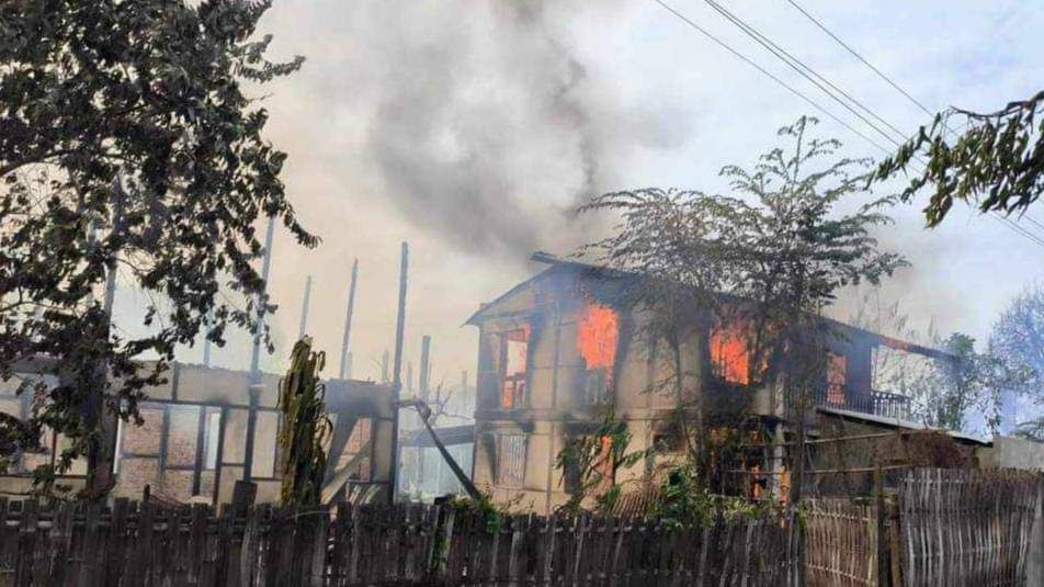 CrphMyanmar's tweet photo. Military junta's armed forces carried out an arson attack on a village called Htantapin of #Tamu Tsp: in #Sagaing on Dec 3/4. At least 5️⃣0️⃣ houses were burnt down and 4️⃣ villagers who came back to village were shot killed. 

#NotATarget
#Warcrimes

Source: Khit This Media https://t.co/nBA5Ttg0Vs