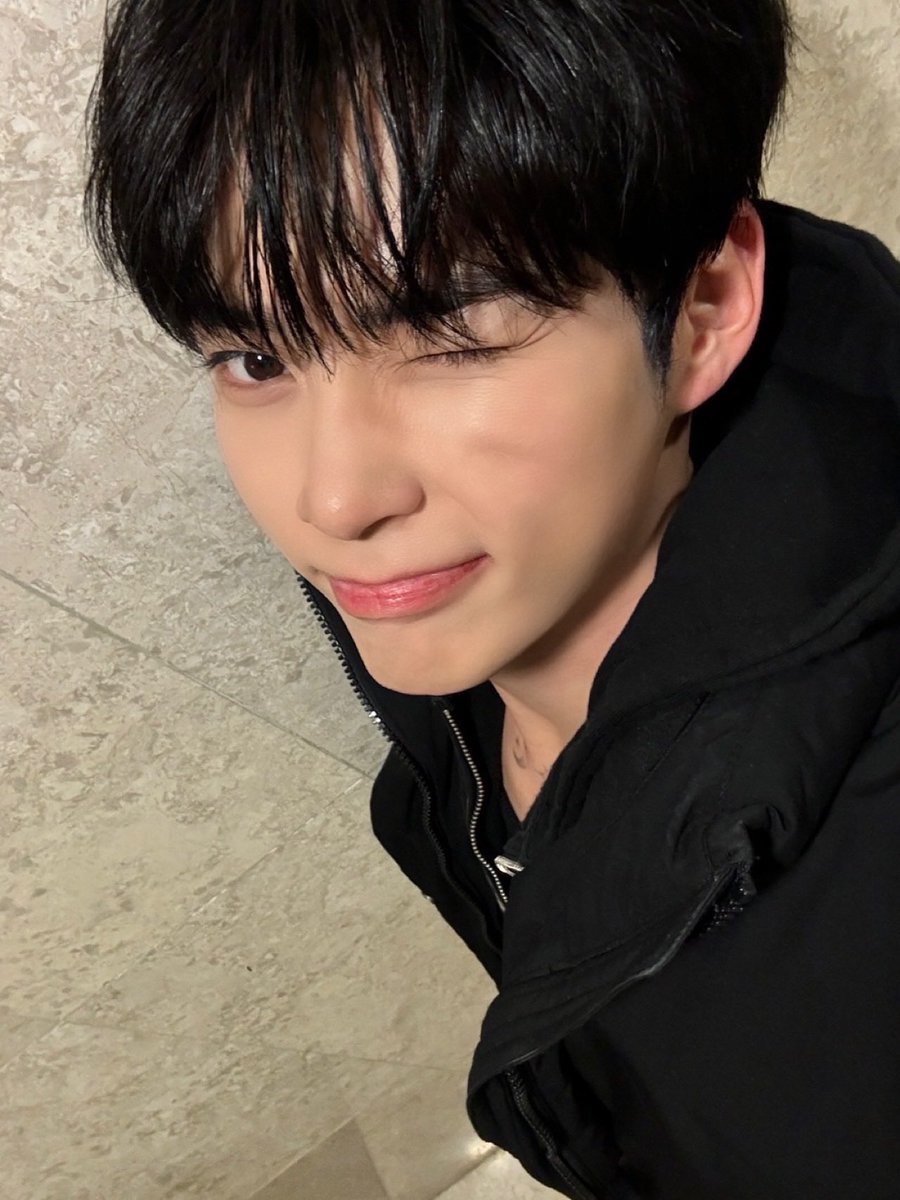 #햄블냥블
100만볼 짜리 셀카 깜직해 미치겠습니다