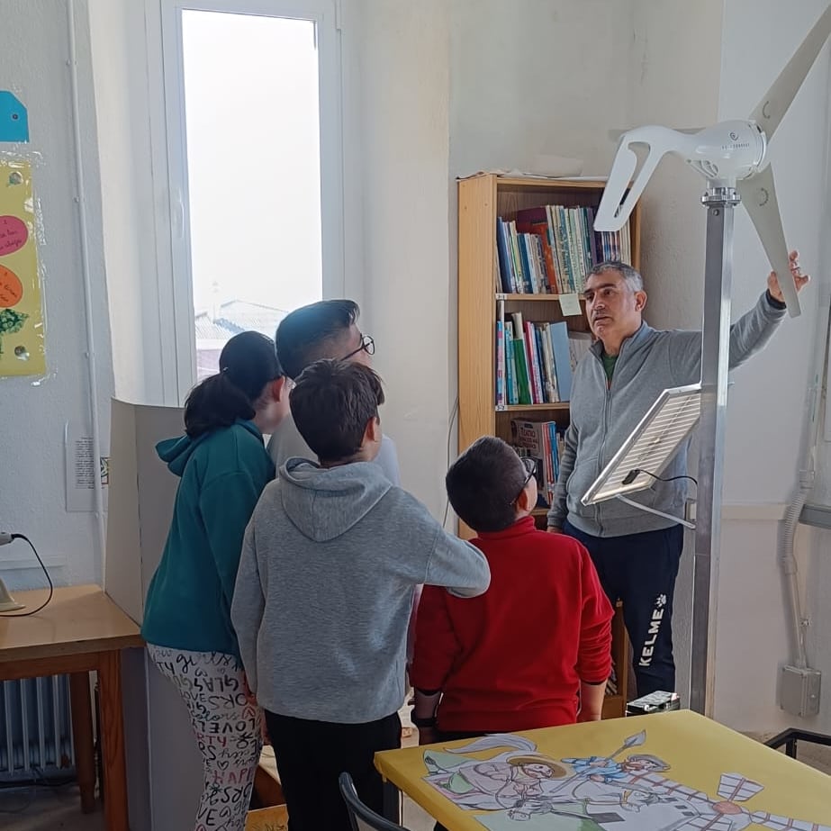 proecoway's tweet image. 🌿✨ Impulsando la #Innovacióneducativa y Ambiental ACCIONA Energía y @proecoway
Queremos expresar nuestro agradecimiento a @ACCIONAEnergia por confiar la en la Energy Plant Educativa  #Sostenibilidad #EducaciónAmbiental  #futuro #STEAM
#educación #colegios