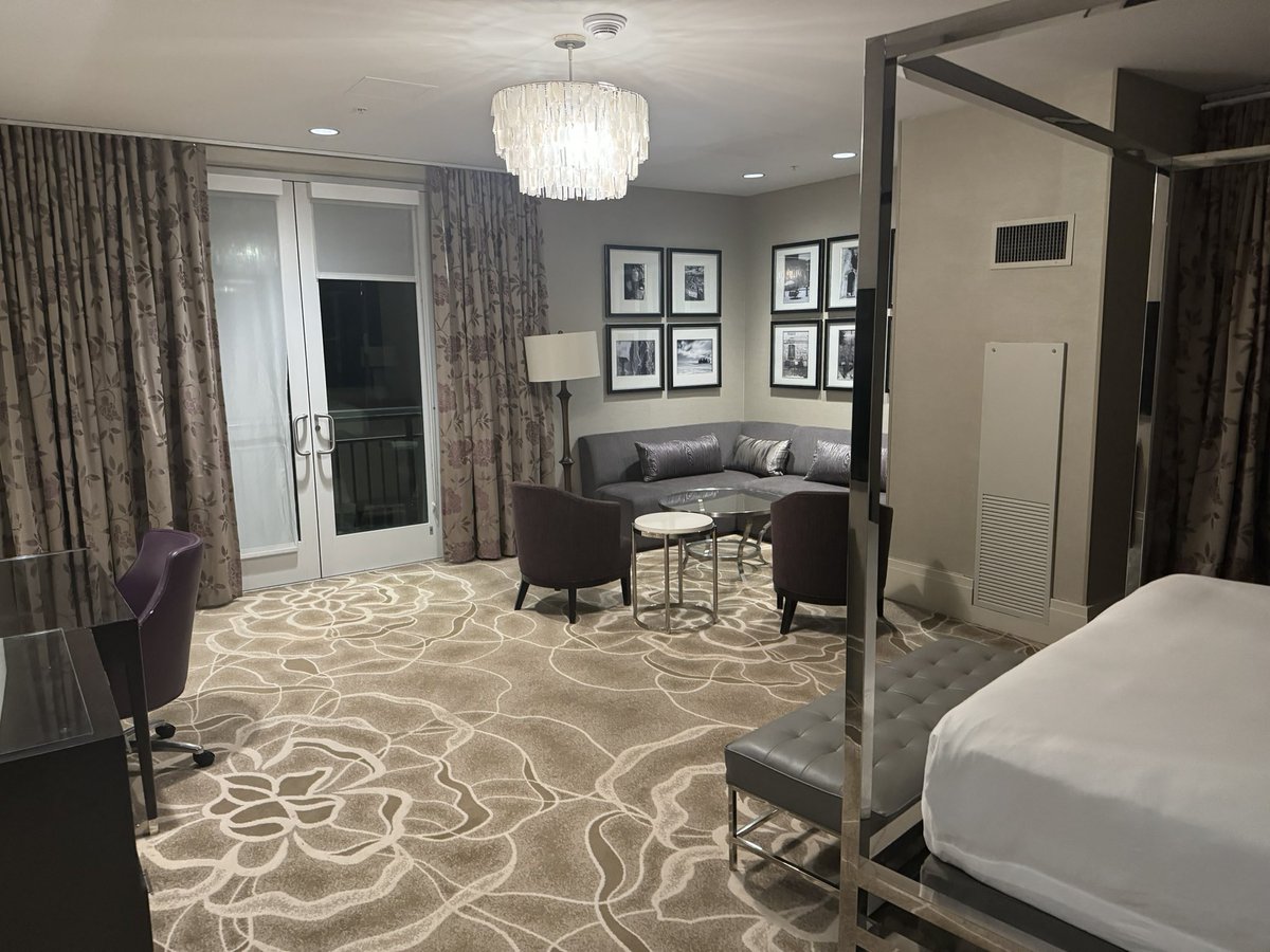 vmMark's tweet image. At least @Hyatt still loves me :)