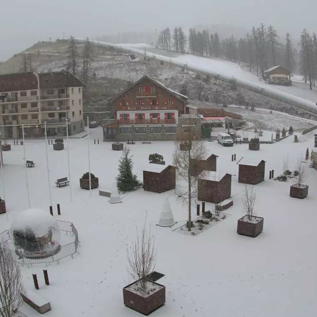 Nice_Matin's tweet photo. #Photodujour 
Valberg, Isola 2000, Val d'Allos, Gréolières-les-Neiges... Les stations des Alpes du Sud se sont éveillées sous un beau manteau blanc ce lundi.

📷  Webcam France Montagnes

Vous aimez cette photo ? 
#nicematin #varmatin #valberg #isola2000 #valdallos #greolieres https://t.co/bKCfj7bE5T