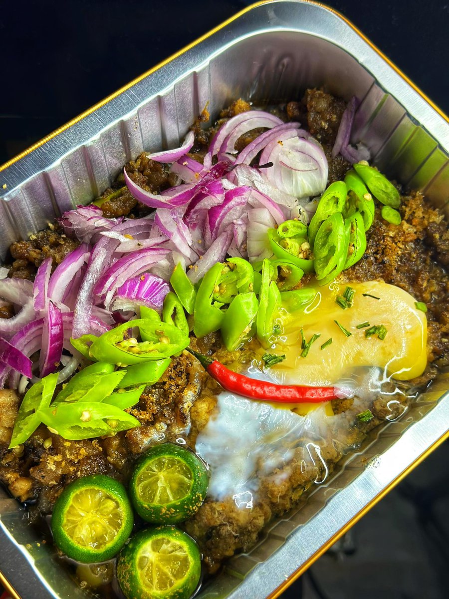 MiroEveryday's tweet photo. Kung wala pa kayong maisip for noche buena, media noche, christmas parties, birthdays, reunions; and wala nang time para magluto; perfect for you ang kanilang pangmalakasang food trays. Pasta, pork, beef, chicken or seafood meron. Check out Tiffany and Coco PH on IG and FB! https://t.co/lZEm9j2x8n