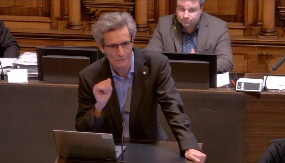 Oha! Stadtpräsident Peter Neukomm (<a href="/SpSchaffhausen/">SP Kanton Schaffhausen</a>) macht sich gemein mit Fioretti, Preisig, <a href="/PenttiAellig/">Pentti Aellig</a> &amp; Co. und outet sich als Geheimniskrämer! Er fordert eine Einschränkung des Öffentlichkeitsprinzips: Protokolle von Aufsichtskommissionen sollen geheim bleiben.