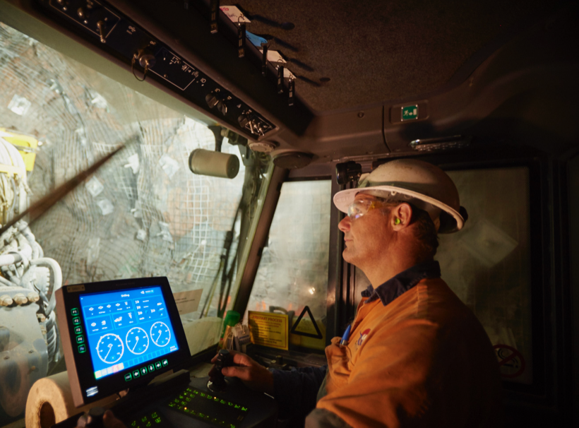 im_mining's tweet image. Big news in Australia as #EvolutionMining moves to buy 80% of the #Northparkes #copper-#gold mine in NSW for US$475 million. The mine mainly uses underground #blockcaving with a high degree of #automation but recently started up new surface ops as well tinyurl.com/v34ez68b