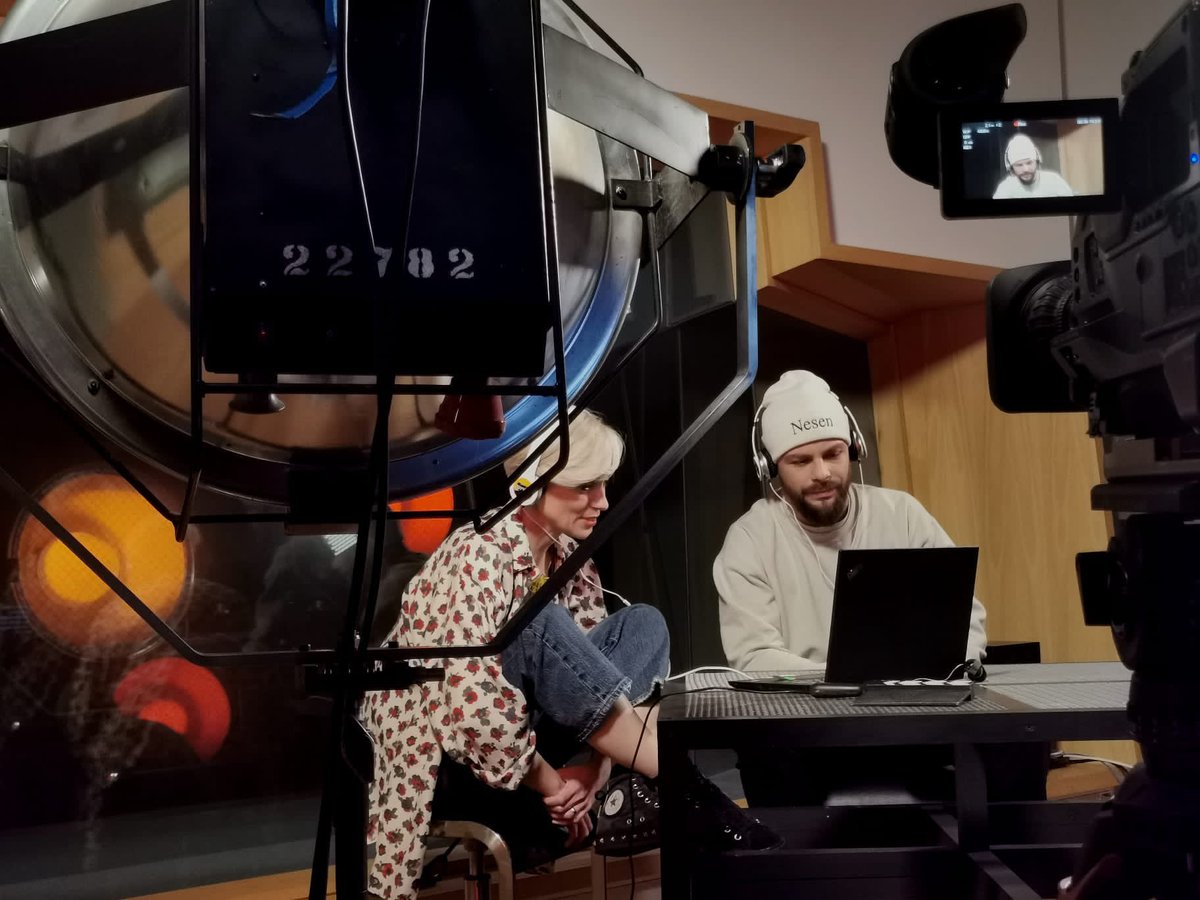 PrahNeza's tweet photo. Posneli smo še 5 delov serije Prvič, ki jih pripravljata 📺 in @radioPrvi 📻. #oddaj #podkast Poleg super mladih, bodo o čustvih, nasilju, pornografiji, prvem spolnem odnosu in razmerjih govorili še znani in znane. 📸
Ugani, kdo bo govoril o čem. :) https://t.co/xbnUNfusiK
