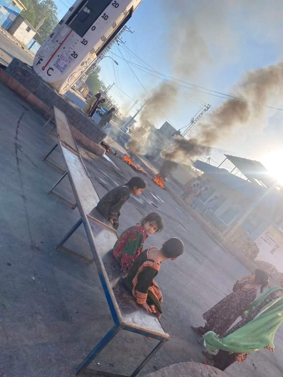 FazalBaloc's tweet photo. جنگ ءِ رودینتگیں پدریچ
(The generation brought up by the war) https://t.co/xKGQyNA93b