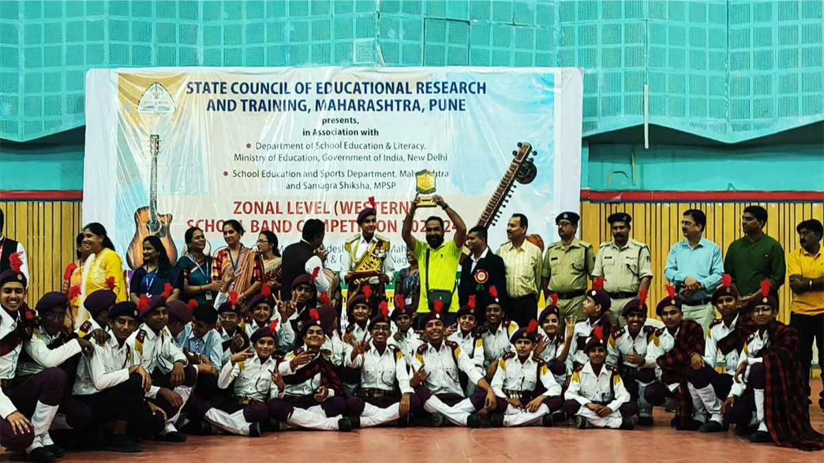 NVS_HQ's tweet photo. Double Triumph for #PMSHRI School @JSuratgarh 🎶
The Bag Pipe Band (Boys) secures 1st prize, while Bag Pipe Band (Girls) clinches an impressive 3rd prize in the Zonal Level Band Competition. The boys are geared up to represent #NVS in Pre-Republic Day 🇮🇳 Celebration at New Delhi. https://t.co/sbO9wDxrPp