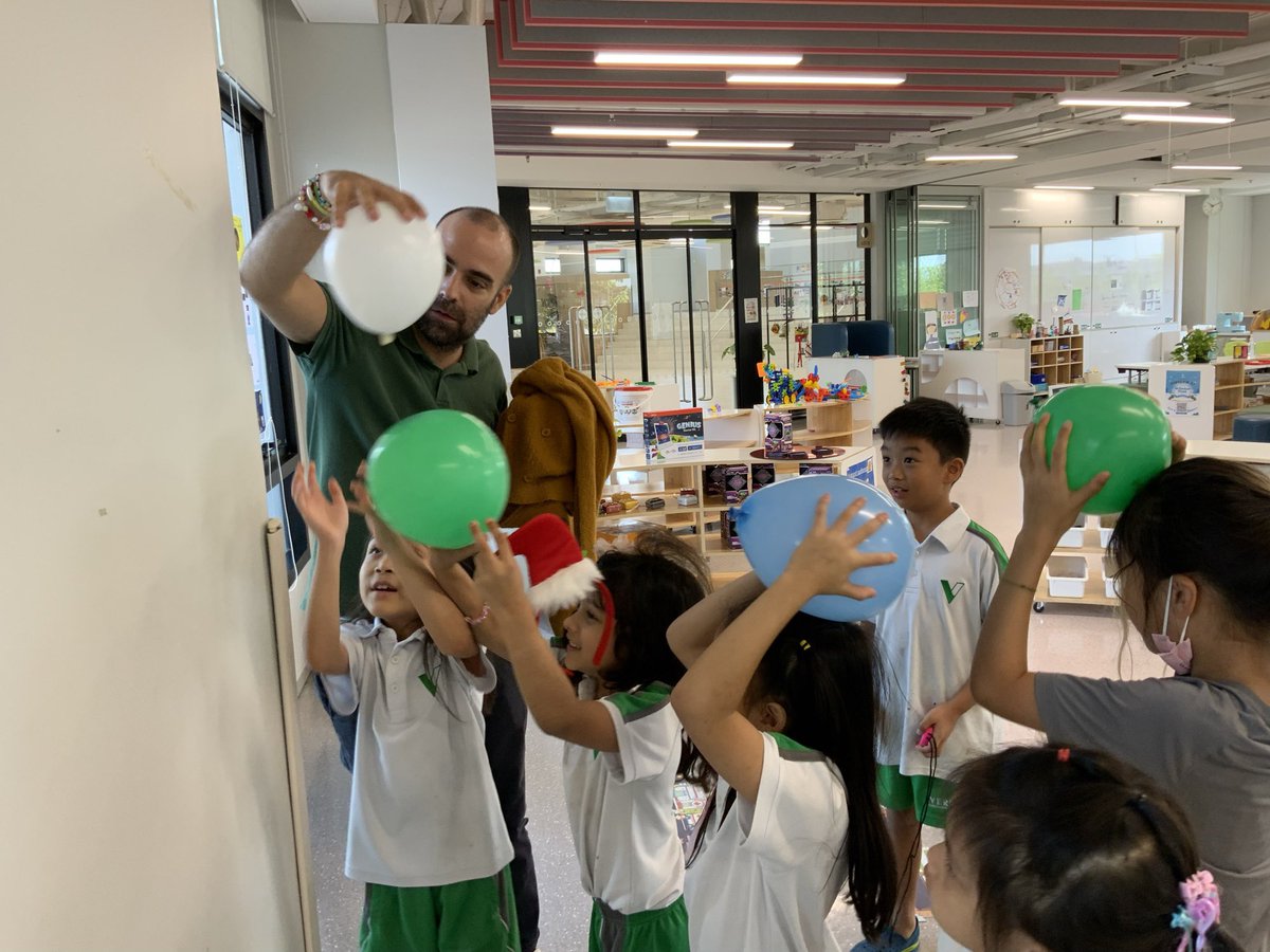 BakerMyshi's tweet photo. π₯ Curious about how polar bears stay cozy? βοΈ Or how lizards stick to walls like magic? π¦β¨ How are beehives so strong? π We discovered these answers through hands on experiments, which will in turn help with our own biomimicry-inspired designs!
#versoschool #scienceiscool https://t.co/7z2Lk8jayN
