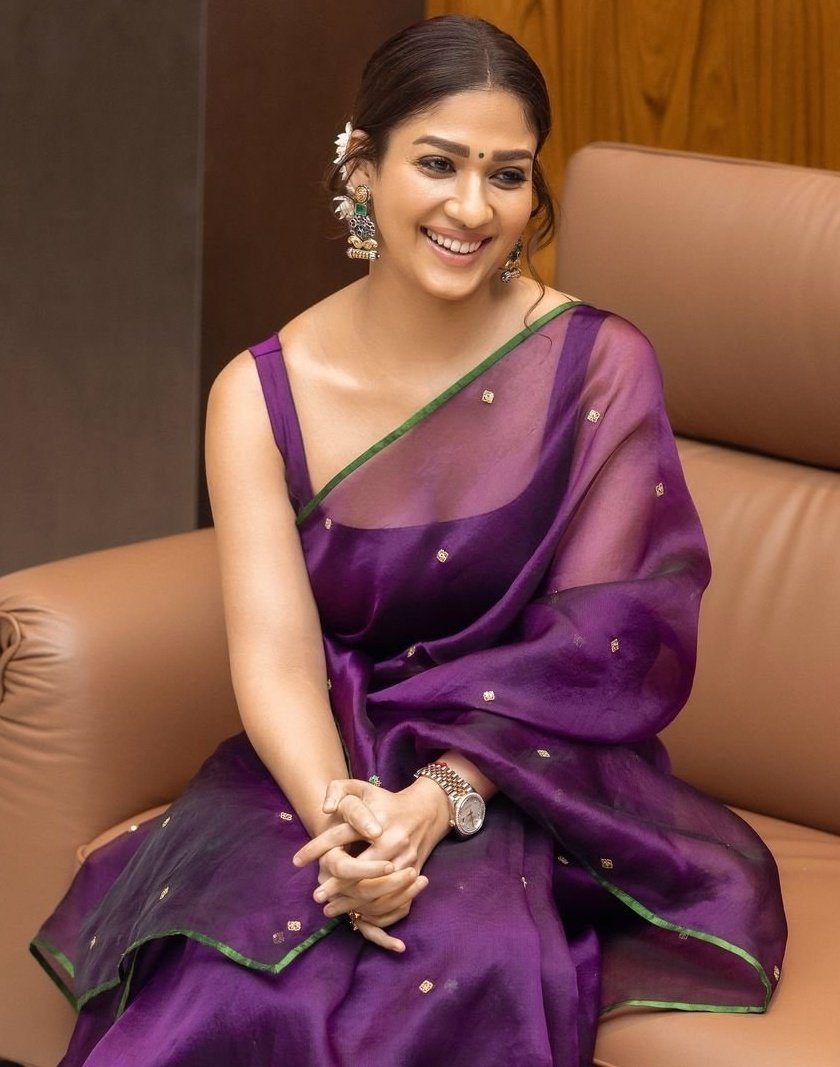 RagulCinema's tweet photo. Who is your favourite ❤️ ✨
#SouthQueenTrisha
#LadySuperstarNayanthara 
#Annapoorani #Leo
#TrishaKrishnan
#Nayanthara

    🔁 #Trisha              ❤️ #Nayanthara https://t.co/9Oj26vpi8z