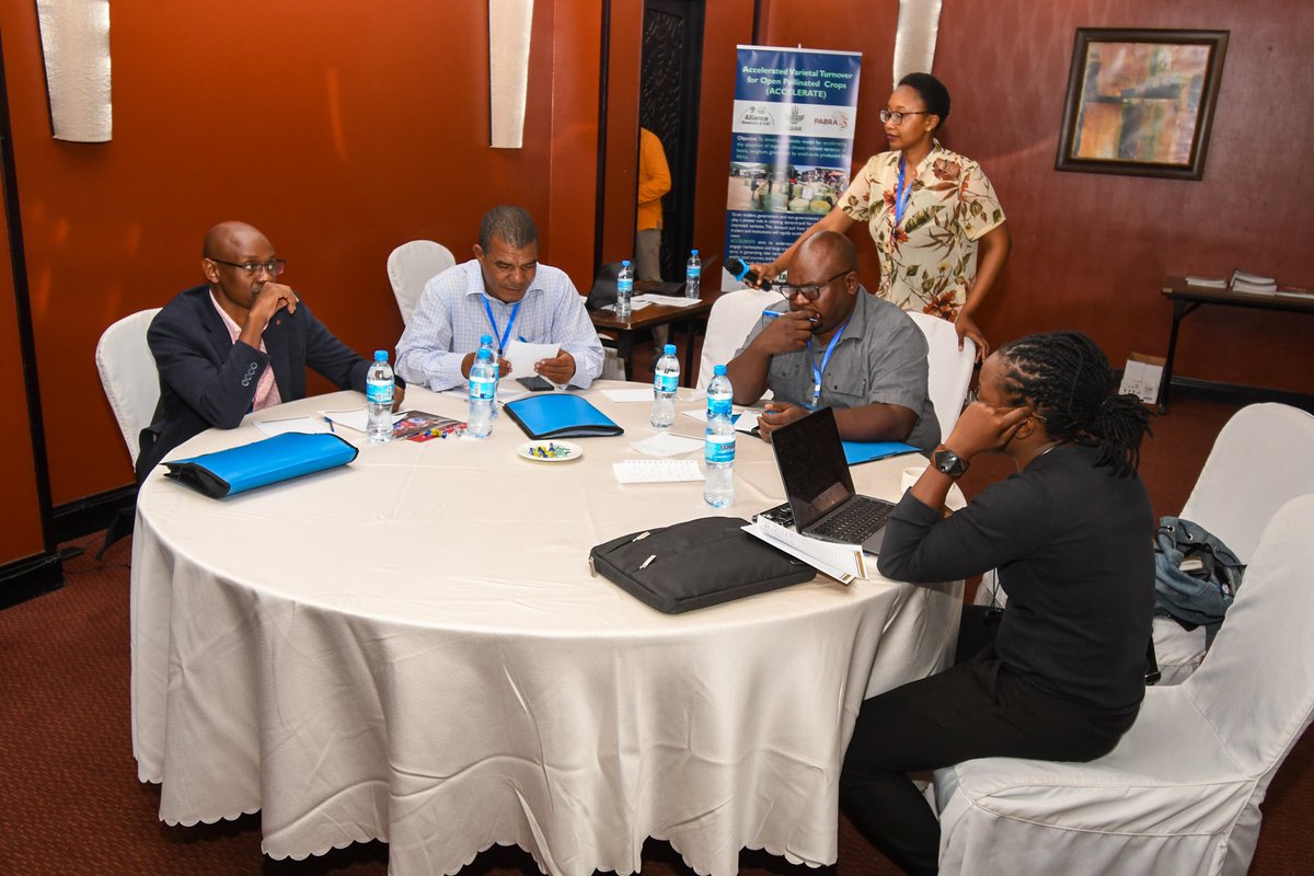 _PABRA's tweet photo. Exciting update from day two of the Annual Planning Meeting on Accelerated Variety Turnover for Open-Pollinated Crops! Discussions are in full swing, focusing on strategies to fast-track variety turnover for open-pollinated crops

#OCPlanning https://t.co/FVduSHxWFv