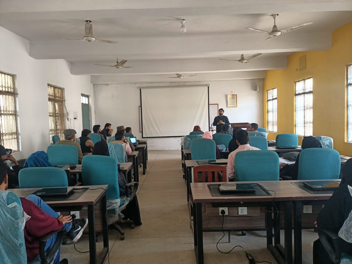 erozgaar's tweet photo. e-Rozgaar Online and On-campus classes by @YasatPunjab and @PITB_Official are on full swing, providing training in digital skills and freelancing to the youth across Punjab. https://t.co/Bl0x959uej