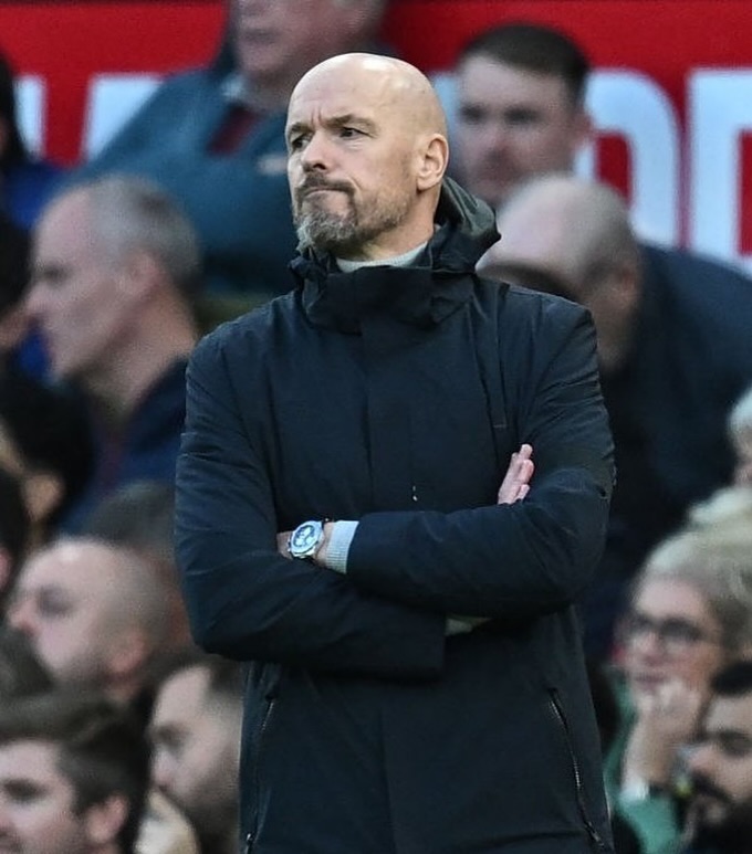 ChapaBet's tweet photo. Drama ya Man Utd: Ten Hag na Wachezaji 

Kuna shida kati ya kocha Ten Hag na wachezaji wa Man Utd. Wachezaji hawaelewi game style yake na wanahoji jinsi anavyomtreat Jadon Sancho.

Kuna story eti Ten Hag amepoteza trust ya nusu ya wachezaji, hasa kwa vile hajali malalamiko yao. https://t.co/k3gtoeEzJN