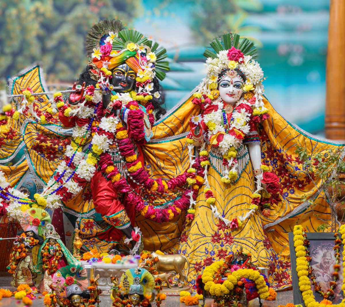 iskconvicc's tweet image. Śrī Śrī Radha Gopal Darshan - 5/12/2023 @iskconvaranasi 
.
.
#iskconindia #iskcon #iskconvaranasi #iskconvicc #harekrishna #harekrishnaharekrishnakrishnakrishnahareharehareramahareramaramaramaharehare #iskcontemple #iskcondarshan #dailydarshan #radharani #krishnaconsciousness