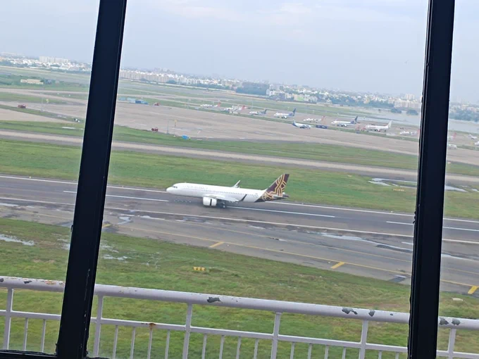 Chennai Airport springs back to normal operations in record time post the onslaught of #CycloneMichaung. Thanks to the hard work of AAI officials in CNS, ATM, GFS and ENGG. Consequently, the first movement at Chennai post-Cyclone Michaung was by @airvistara UK 821 from Mumbai landed at 0549 UTC/1119 IST on December 5, 2023 (today).
