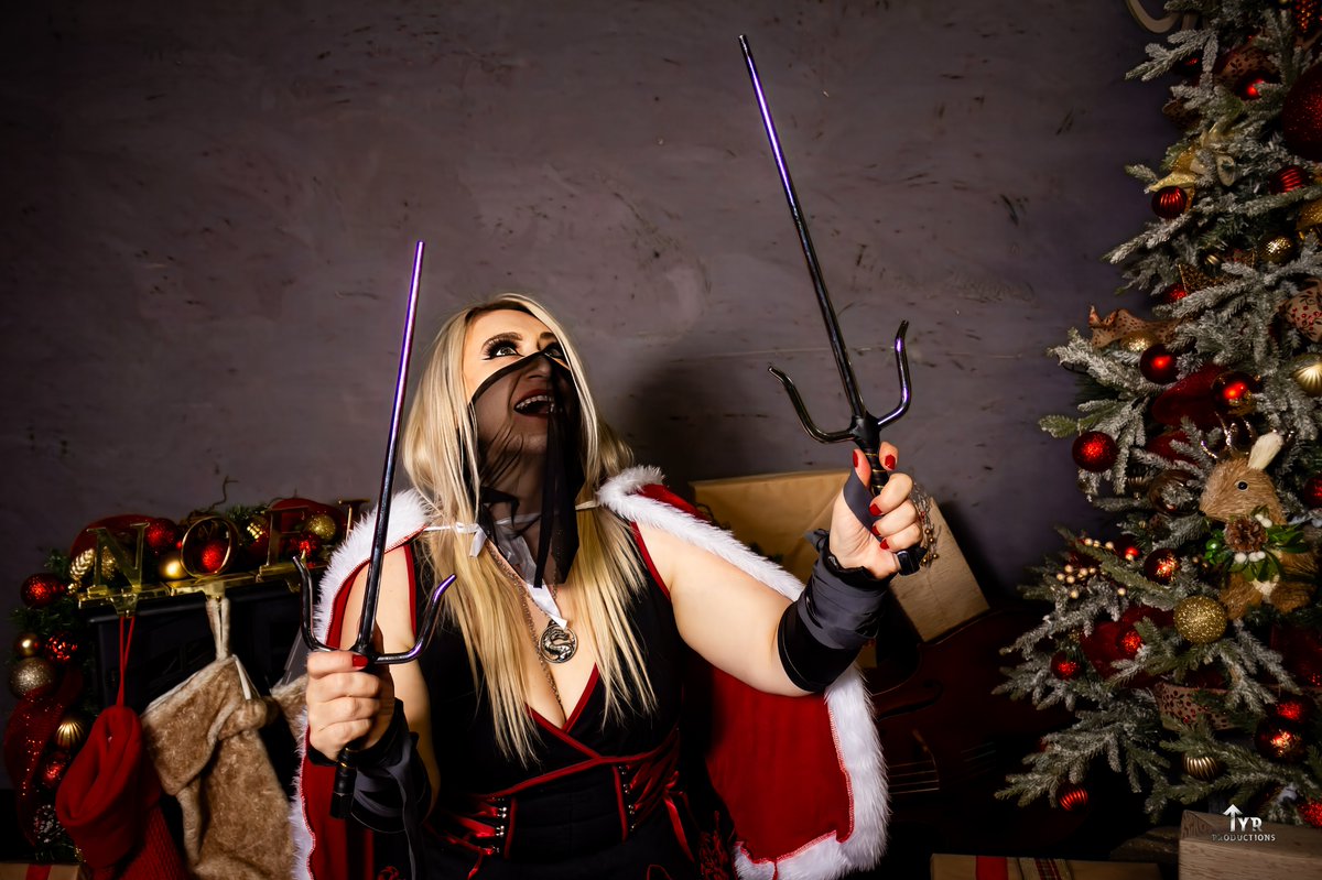 Productions_Tyr's tweet photo. Featured Artist Cello Kat in a Mortal Kombat inspired outfit. Nothing gets us in the holiday spirit quite like unwrapping gifts. For more Tyr Productions photography head over to https://t.co/gIy8V15uTY
#cosplay #photography #MortalKombat #HappyHolidays https://t.co/wxG3MmVlKX