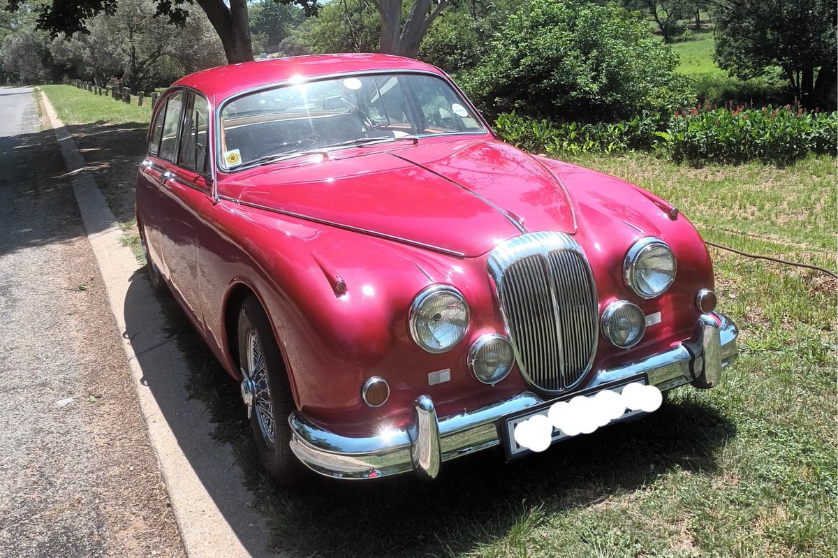 SentiMETAL_ZA's tweet photo. NEW LISTING! ๐ฌ๐ง
-----------------------------------------
FOR SALE: 1964 Daimler 250 V8
> 2.5L V8, 3spd auto
> 71 000 miles
> Fully restored
PRICE: R275 000
============================
MORE INFO > https://t.co/4LQfijPaaJ
#classiccars #sentimetal https://t.co/ct44BbvOTT
