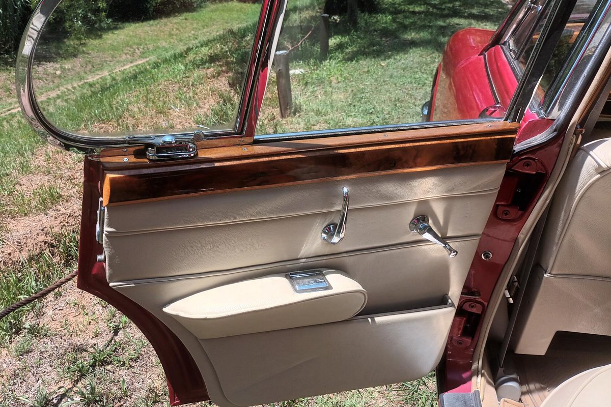 SentiMETAL_ZA's tweet photo. NEW LISTING! ๐ฌ๐ง
-----------------------------------------
FOR SALE: 1964 Daimler 250 V8
> 2.5L V8, 3spd auto
> 71 000 miles
> Fully restored
PRICE: R275 000
============================
MORE INFO > https://t.co/4LQfijPaaJ
#classiccars #sentimetal https://t.co/ct44BbvOTT