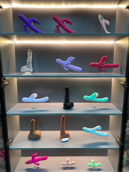 Which one do you prefer?

#dildo #cum #onlyfans #onlyfansgirl  #onlyfansbabe #freesextoy