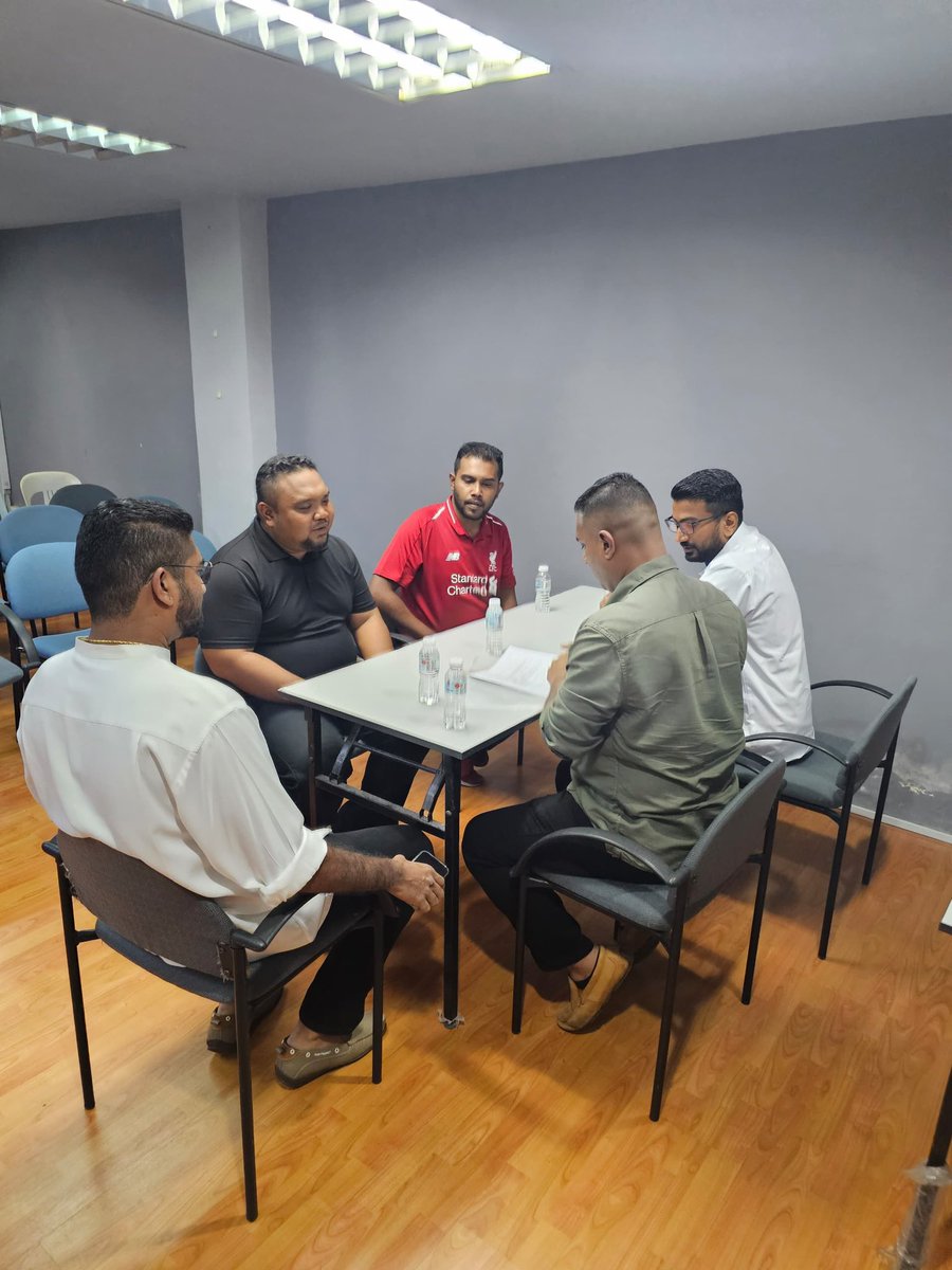 pemudamyppp's tweet photo. Back to our Public Service Centre at myPPP HQ. Today we had two cases. Francis came in for his citizenship application. Fitri our myPPP Segambut member came to seek assistances on his DBKL housing application. Both cases has been briefed to our National Youth Chief @mysathiah https://t.co/mnpMeWRbrB