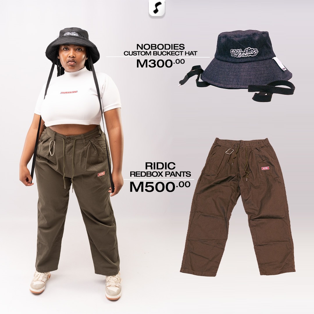 Shipa_Online's tweet photo. We have you covered from  Head To Toe ka Sdwadlo se fresh sa summer, re lai Shipa u thole tse o tsoanelang
Muse @palesathakholi 
Headwear: @nobodies_clothing 
Pants:@ridic.originals 
Design : @lungile__t
📷 : @matsoso_photography 
#tsasummer #tsoarastyle #nobodies #ridicoriginal https://t.co/MlKUuRP1h8