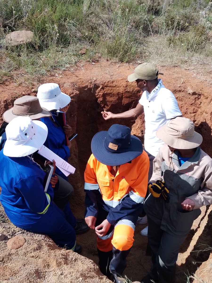 fusi_sello's tweet photo. Soil could use some more attention and respect because, it is not just a Soil, it is our Life support system.

#WorldSoilDay https://t.co/xRmVxZY5pX