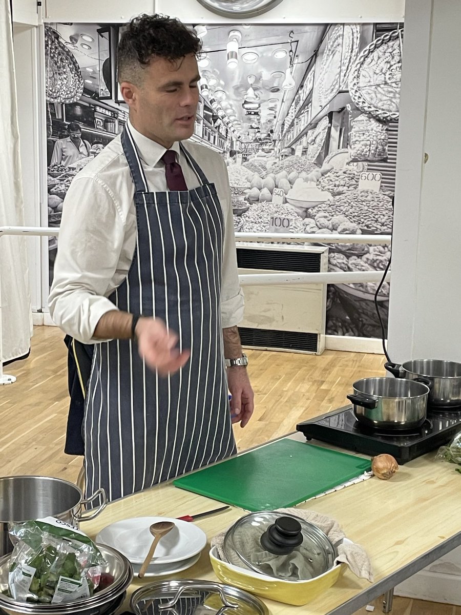 ClevedonDT's tweet photo. We were very lucky @ClevedonSchool to receive our fresh mussels courtesy of #offshoreshellfish #riverteignshellfishltd #DFDSglobal and #fishheroes A massive thank you to all. Y10 had an amazing experience. https://t.co/eidMcCLj0V