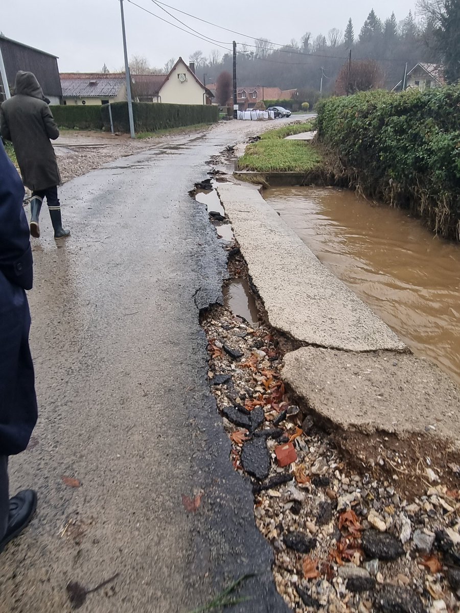 Amel GACQUERRE (@amel_gacquerre) on Twitter photo 👉 Merci à <a href="/gerard_larcher/">Gérard Larcher</a>, Président du Sénat, pour sa venue dans le #PasdeCalais #inondations
👉 Une riche journée qui a permis de constater les dégâts et d'évoquer l'après, la reconstruction et le nécessaire accompagnement de l'Etat dans la durée. <a href="/Senat/">Sénat</a>
<a href="/UC_Senat/">Sénateurs Centristes</a> 👉 Merci à <a href="/gerard_larcher/">Gérard Larcher</a>, Président du Sénat, pour sa venue dans le #PasdeCalais #inondations
👉 Une riche journée qui a permis de constater les dégâts et d'évoquer l'après, la reconstruction et le nécessaire accompagnement de l'Etat dans la durée. <a href="/Senat/">Sénat</a>
<a href="/UC_Senat/">Sénateurs Centristes</a>